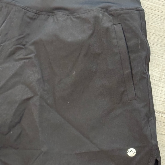 Willit women’s black shorts size small NEW 50 SPF - Picture 3 of 9